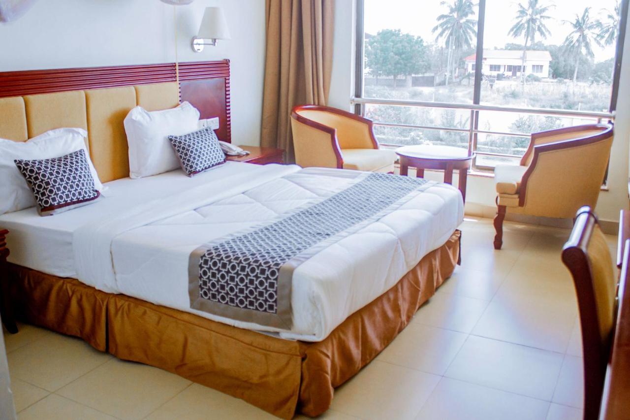 Luwa Evergreen Hotel متوارا المظهر الخارجي الصورة