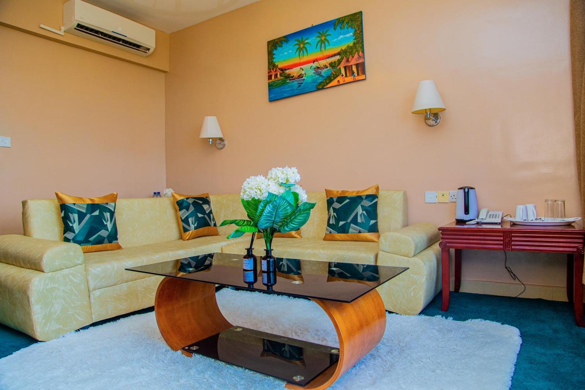 Luwa Evergreen Hotel متوارا المظهر الخارجي الصورة