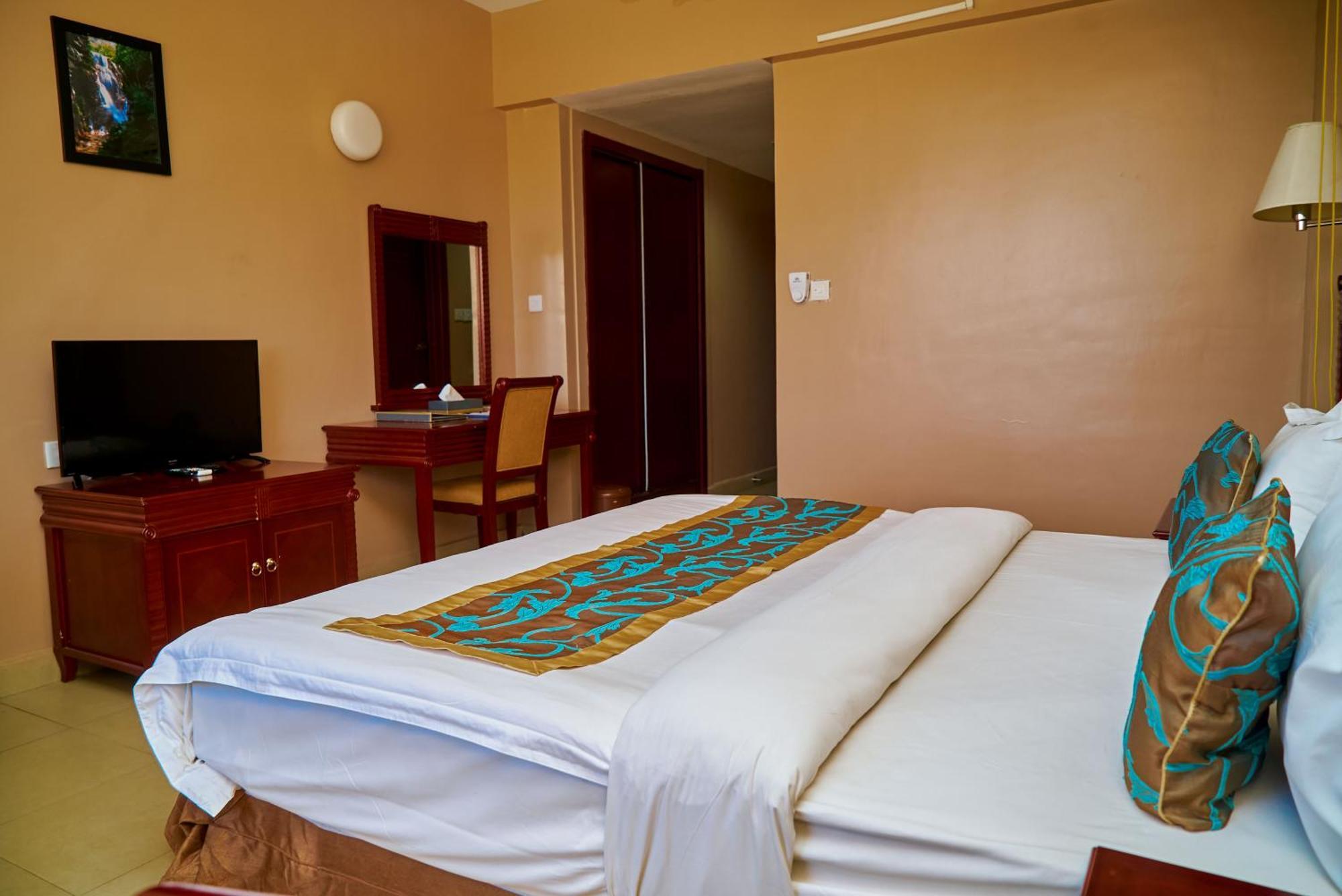 Luwa Evergreen Hotel متوارا المظهر الخارجي الصورة