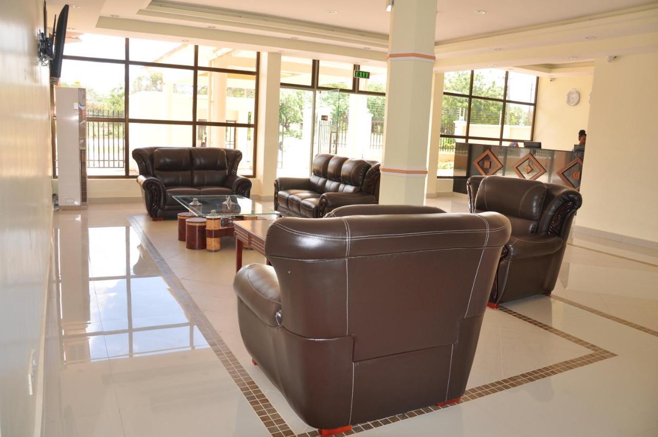 Luwa Evergreen Hotel متوارا المظهر الخارجي الصورة