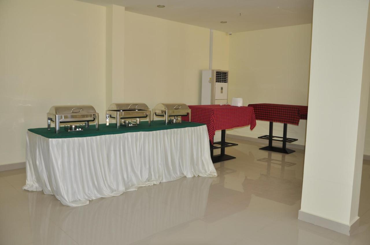 Luwa Evergreen Hotel متوارا المظهر الخارجي الصورة
